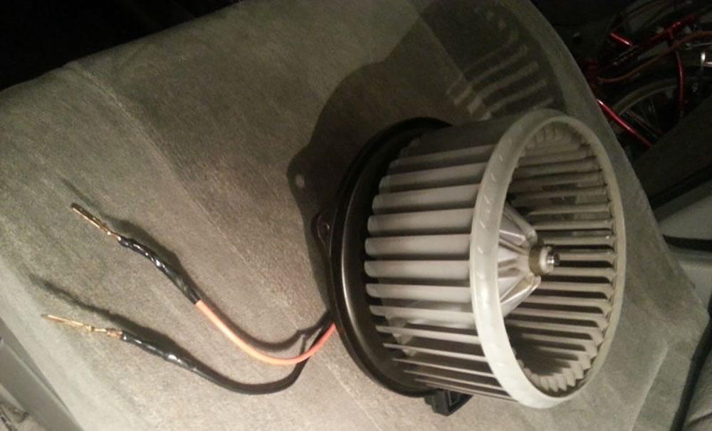 Neispravnyj ventiljator Mazda MPV
