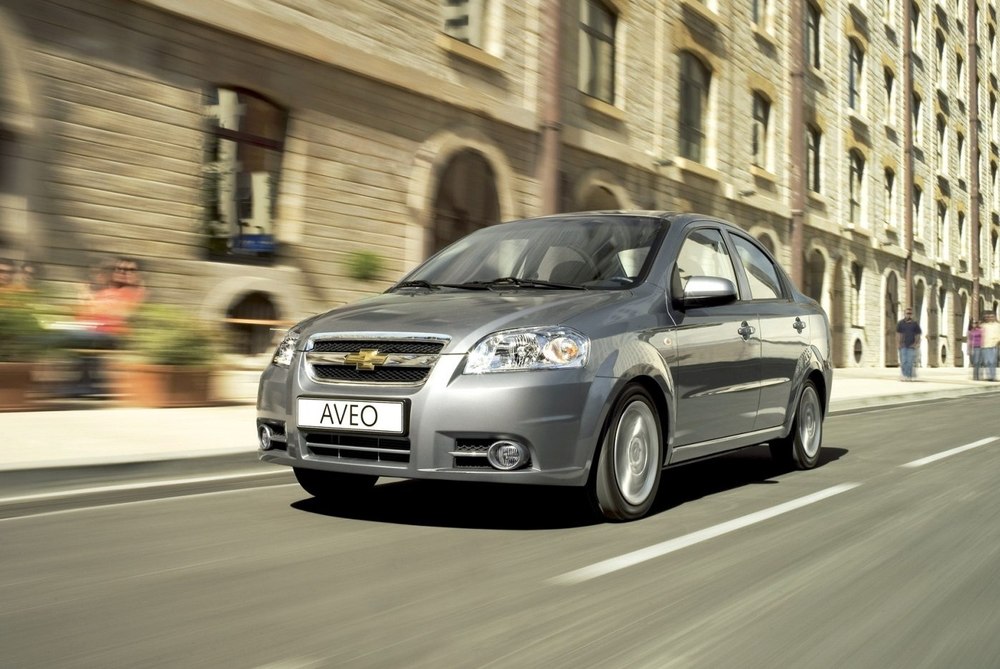 Chevrolet Aveo в сером цвете