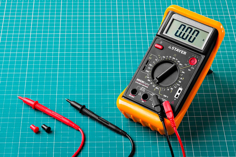 Мультиметр в режиме проверки сопротивления