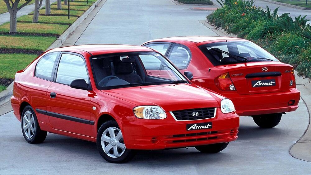 Два красных Hyundai Accent