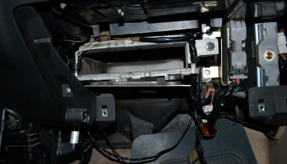 Замена вентилятора печки на Nissan X-Trail Т30