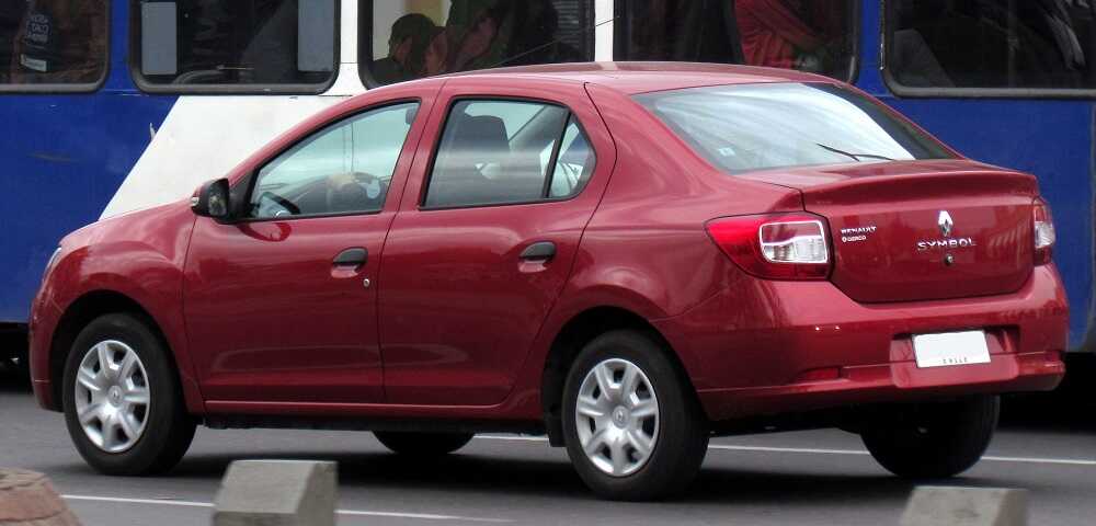 Красный Renault Symbol