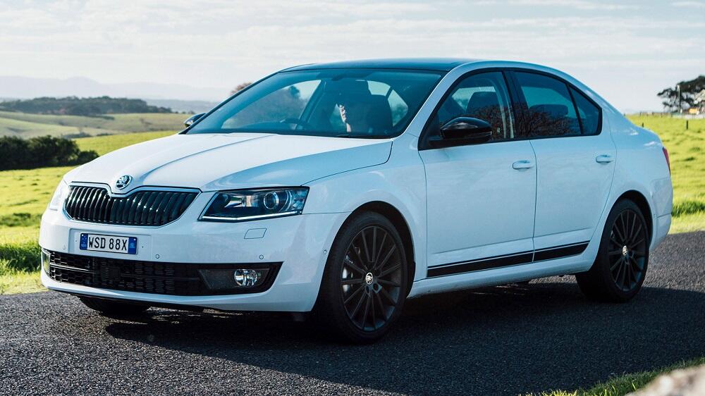 Bílá Škoda Octavia